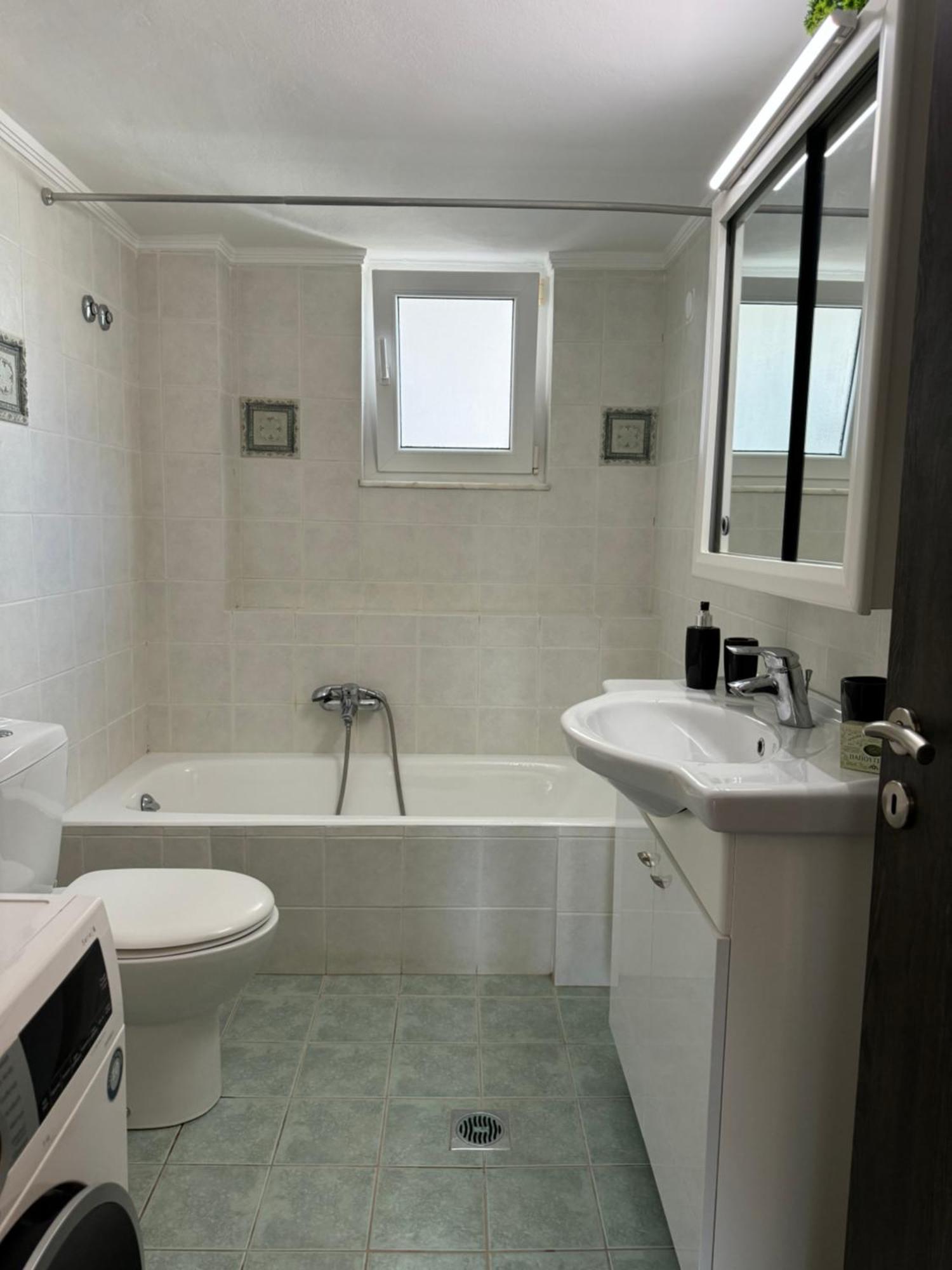 Navaro Apartments พาทรา ภายนอก รูปภาพ